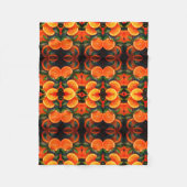 Frische Orangen und Blätterdecke Fleecedecke (Vorderseite)