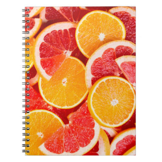 Frische reife Orange- und Grapefruituntergrund Notizblock