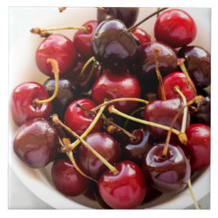 Frische rote Kirschen in einer Schüssel Fotografie Fliese