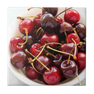 Frische rote Kirschen in einer Schüssel Fotografie Fliese