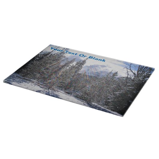 Frische Schnee auf schnellem Blitz Schneidebrett (Ecke)