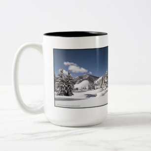 Frische Schneefälle Zweifarbige Tasse
