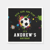 Frische schwarze und grüne Fußballbälle Sport Serviette (Vorderseite)