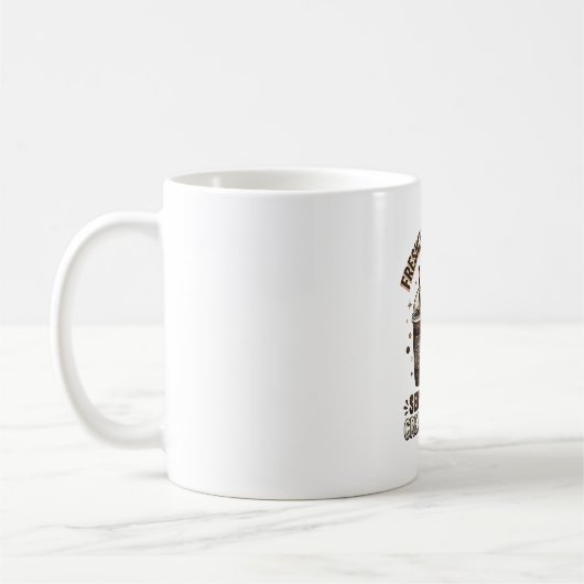 Frische Tasse Halloween-Geisterkaffee (Links)