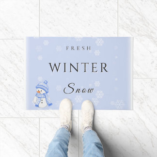 Frische Winterfreude mit Schnee und Schneemann Fußmatte