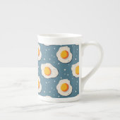 Frischeier auf blau porzellantasse (Rechts)