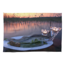 Frischer Fisch auf dem Teller mit Gemüse