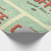 Frischer, gebrühter Kaffee wird hier serviert Geschenkpapier