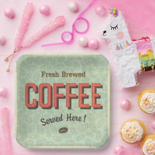 Frischer, gebrühter Kaffee wird hier serviert Pappteller (Party)