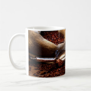 Frischer gemahlener Kaffee Kaffeetasse