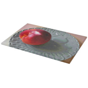 Frischer Pfirsich bei Sonnenlicht Schneidebrett