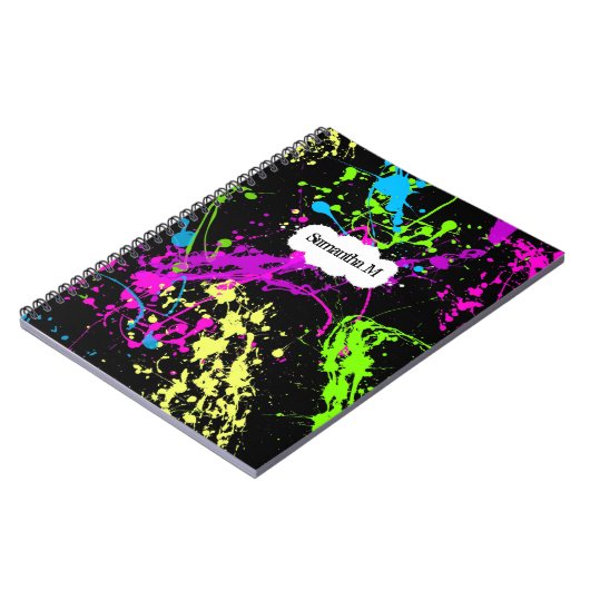 Frischer Retro Neonfarben-Spritzer auf Schwarzem Notizblock (Linke Seite)