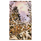 Frischer Schnee auf farbigen Blätter Kleine Geschenktüte (Rückseite)