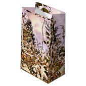Frischer Schnee auf farbigen Blätter Kleine Geschenktüte (Rückseite Schrägansicht)
