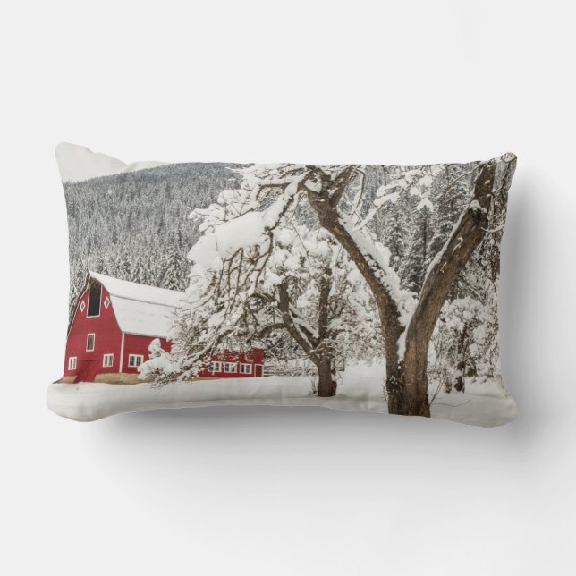 Frischer Schnee auf roter Scheune Lendenkissen (Vorderseite)