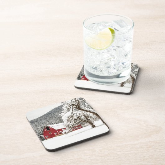 Frischer Schnee auf roter Scheune Untersetzer (Rechte Seite)