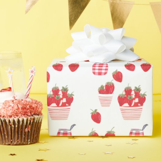 Frisches Erdbeeren und Gemustertes Cremes Geschenk Geschenkpapier (Geburtstagsparty)