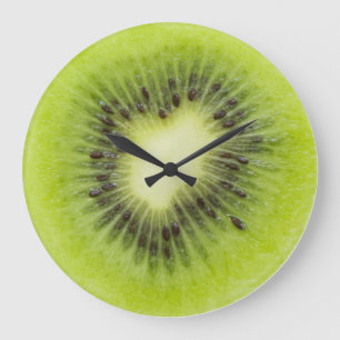 Frisches Kiwi. Runde Scheibe abgeschieden Große Wanduhr