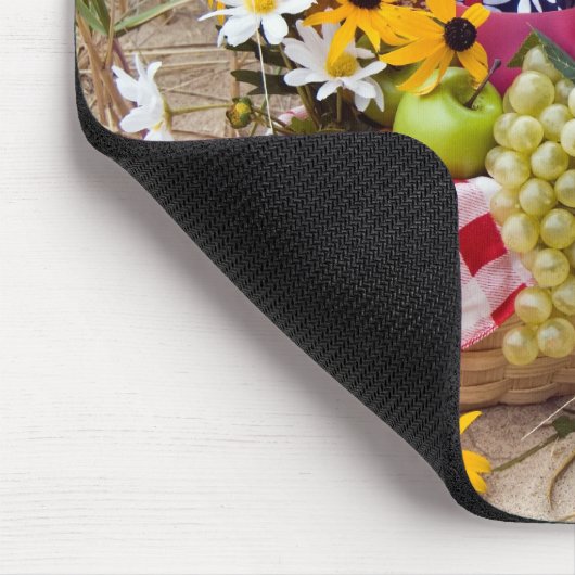 frisches Obst im Korb Mousepad (Ecke)