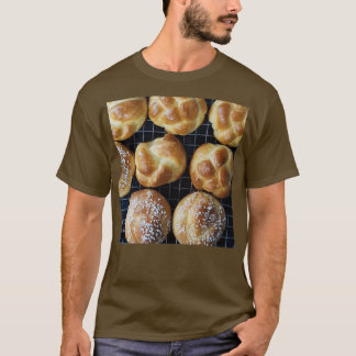 Frischgebackene Brioche aus Backofen T-Shirt