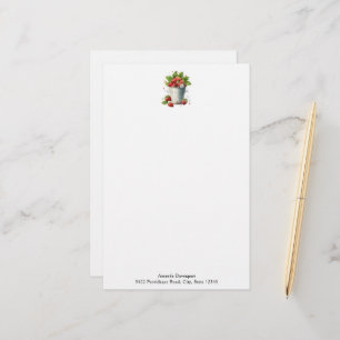 Frischgepflückte Erdbeeren in einem Eimer Briefpapier
