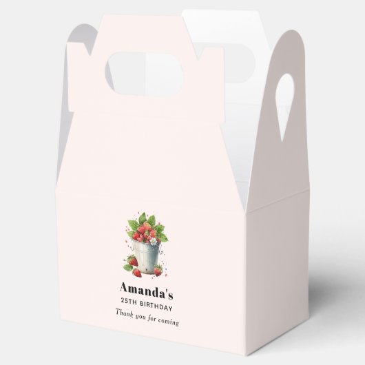Frischgepflückte Erdbeeren in einem Eimer Geburtst Geschenkschachtel (Geöffnet)