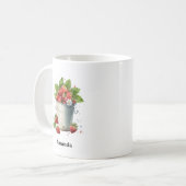 Frischgepflückte Erdbeeren in einem Eimer Kaffeetasse (Vorderseite Links)