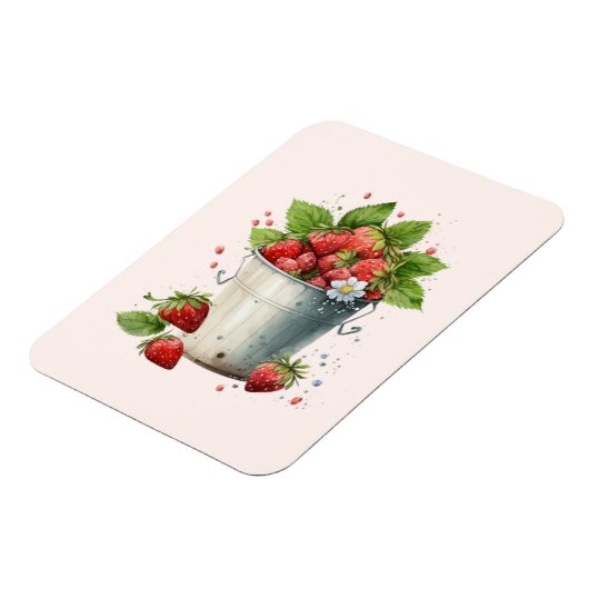 Frischgepflückte Erdbeeren in einem Eimer Magnet (Linke Seite)