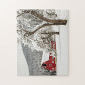 Frischschnee auf roter Scheune Puzzle (Vertikal)