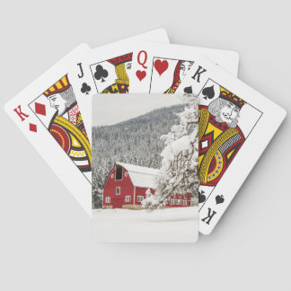 Frischschnee auf roter Scheune Spielkarten