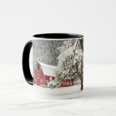 Frischschnee auf roter Scheune Tasse (Vorderseite Links)
