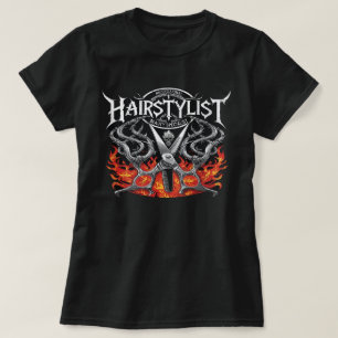 Friseur-Professional Beauty-Spezialist trägt T-Shirt