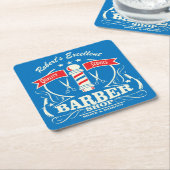 Friseur-Stylist bearbeitet den mit Monogramm Rechteckiger Pappuntersetzer (angewinkelt)