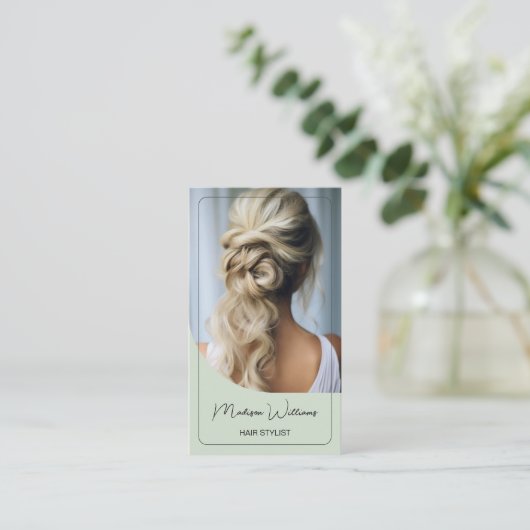 Friseur Stylist Modernes Foto Sage Green Visitenkarte (Stehend Vorderseite)