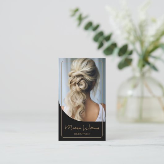 Friseur-Stylist Modernes Foto Schwarz und Gold Empfehlungskarte (Stehend Vorderseite)