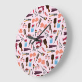 Friseur-Tools, Nahtloses, stilvolles Muster. Große Wanduhr (Winkel)