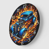 Frisierte Auto, das nachts durch feurige Gassen st Große Wanduhr (Winkel)