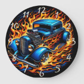 Frisierte Auto, das nachts durch feurige Gassen st Große Wanduhr (Vorderseite)
