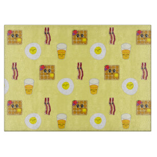 Frittierte Eier, Bacon, Waffeln und Orangensaft Schneidebrett