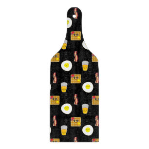 Frittierte Eier, Bacon, Waffeln und Orangensaft Schneidebrett