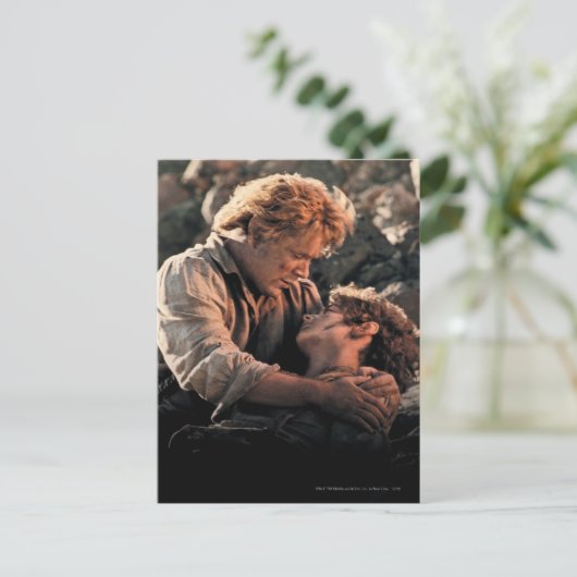 FRODO™ in Samwise's Arms Postkarte (Stehend Vorderseite)