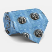 Frog mit einer Abhollinie Krawatte (Gerollt)