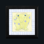 Frog Trio über Gingham Cloth Geschenkbox<br><div class="desc">Ein glückliches Trio von Fröschen sind die Themen dieser Gingham Tuch Arbeit von Megan Meagher. Pass auf,  Insekten,  diese Frösche sind auf der Jagd. Bestellen Sie noch heute Ihr Exemplar dieses phantastischen Stücks!</div>
