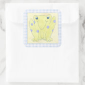 Frog Trio über Gingham Cloth Quadratischer Aufkleber (Tasche)