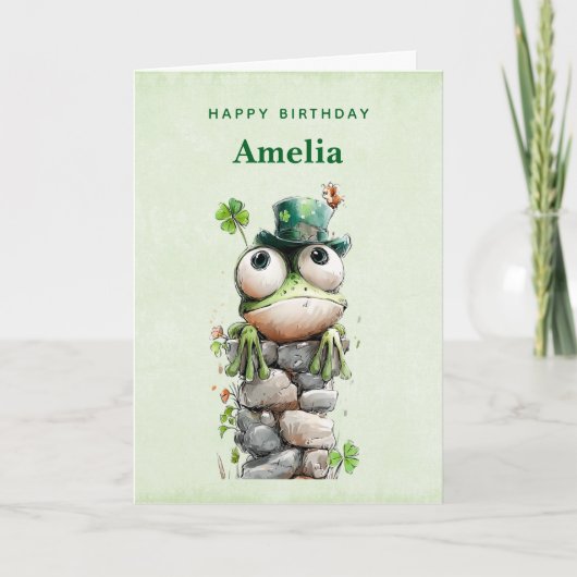 Frog with Green Hat and Shamrock Cute Birthday Karte (Vorderseite)