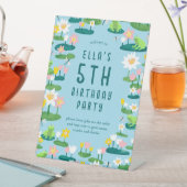 Frogs and Lily Pads Cute Birthday Party Sockelschild (In Situ)