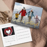 Frohe Festtage Gold Foil & Foto Folien Feiertagspostkarte<br><div class="desc">Moderne und schlichte Weihnachtsgrüßkarte mit stylischen "Frohe Festtage-Text in luxuriöser realer Goldfolie. Personalisieren Sie das Foto mit einem vorne und einem auf der Rückseite. Fügen Sie Ihre persönliche Nachricht, Familienname oder Urlaubswünsche für eine wirklich einzigartige und festliche Karte hinzu. Ideal, um warme Urlaubsszenarien mit einer Touch von Eleganz und Personalisierung...</div>