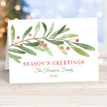 Frohe Festtage Grüne Rote Winter Grüne Feiertagskarte<br><div class="desc">Die stilvolle Weihnachtskarte "Season's Greetings" bietet einen modernen und minimalen grünen Winterzweig mit roten Beerenakzenten. Der elegante Text kann völlig personalisiert sein mit Ihrer Wahl von Gruß,  Familienname,  Jahr und einer benutzerdefinierten Nachricht in der Karte.</div>