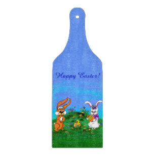 Frohe Ostern! Kaninchen mit Häschen und Küken Schneidebrett