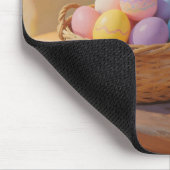 Frohe Ostern mit bunten Eiern und Tulpen Mousepad (Ecke)